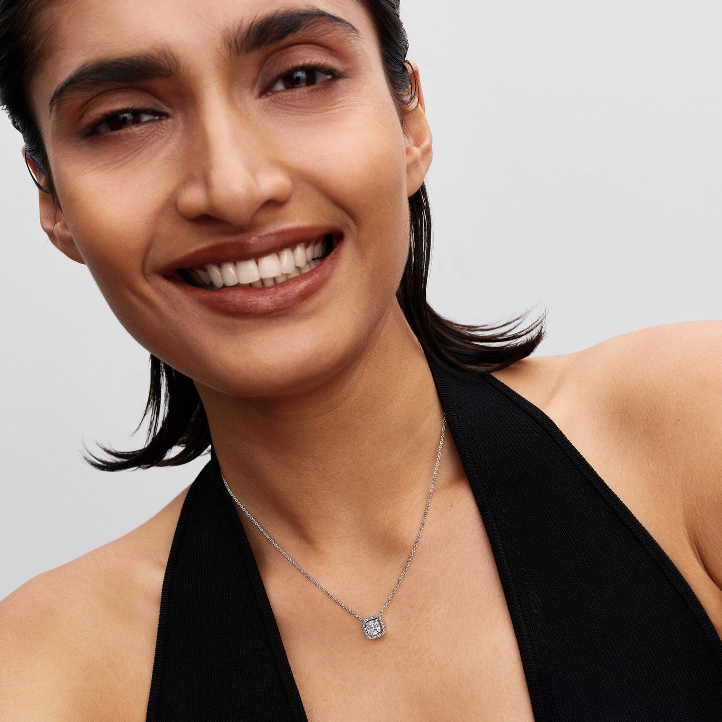 Halo Pendant Collier Necklace Premium Fashion Jewelry Gift Collection