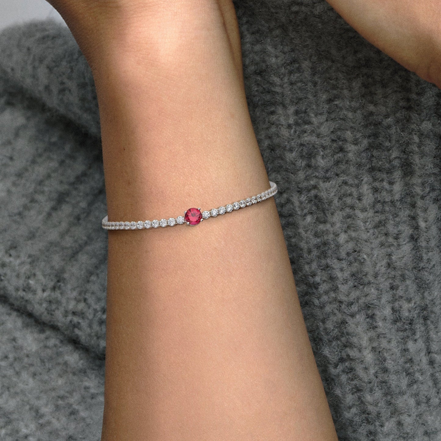 Red Sparkling Round Pavé Tennis Bracelet Premium Fashion Jewelry Gift Collection