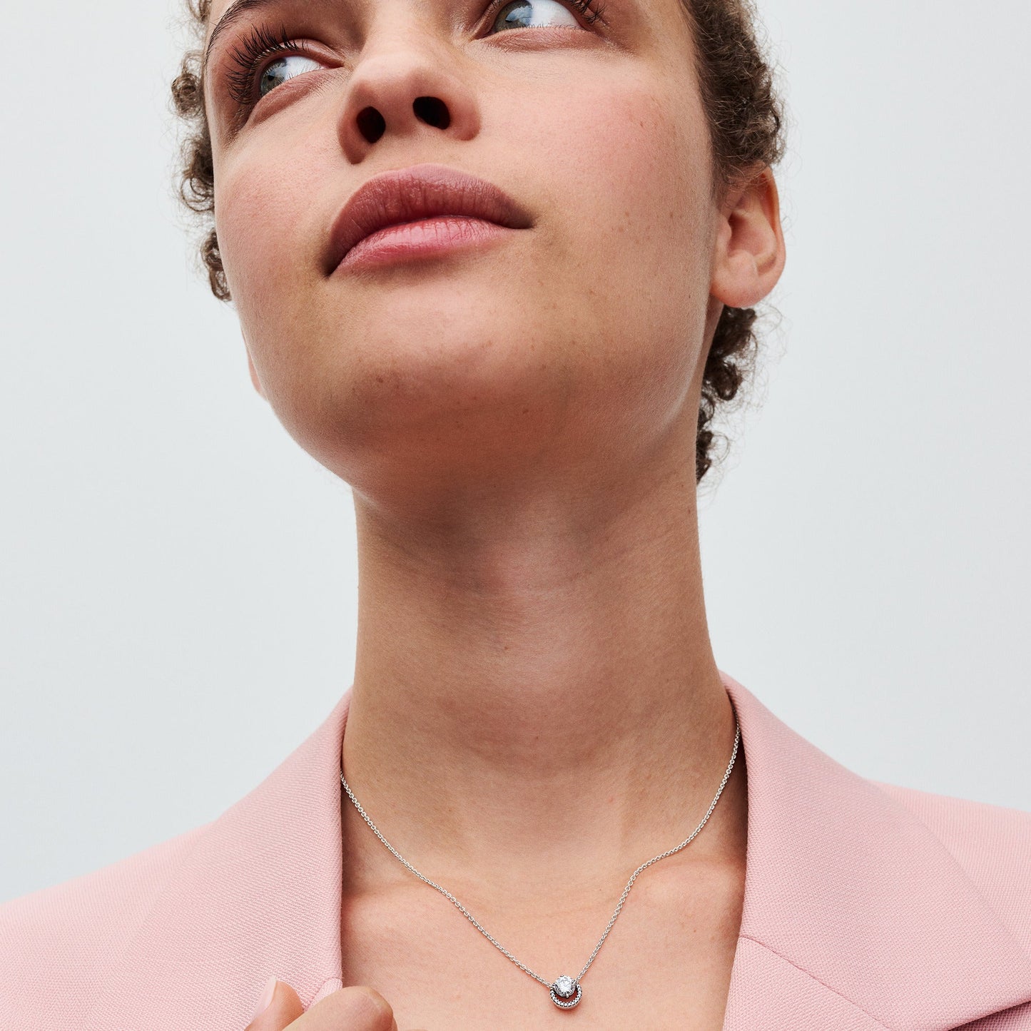 Sparkling Round Halo Pendant Collier Necklace Premium Fashion Jewelry Gift Collection