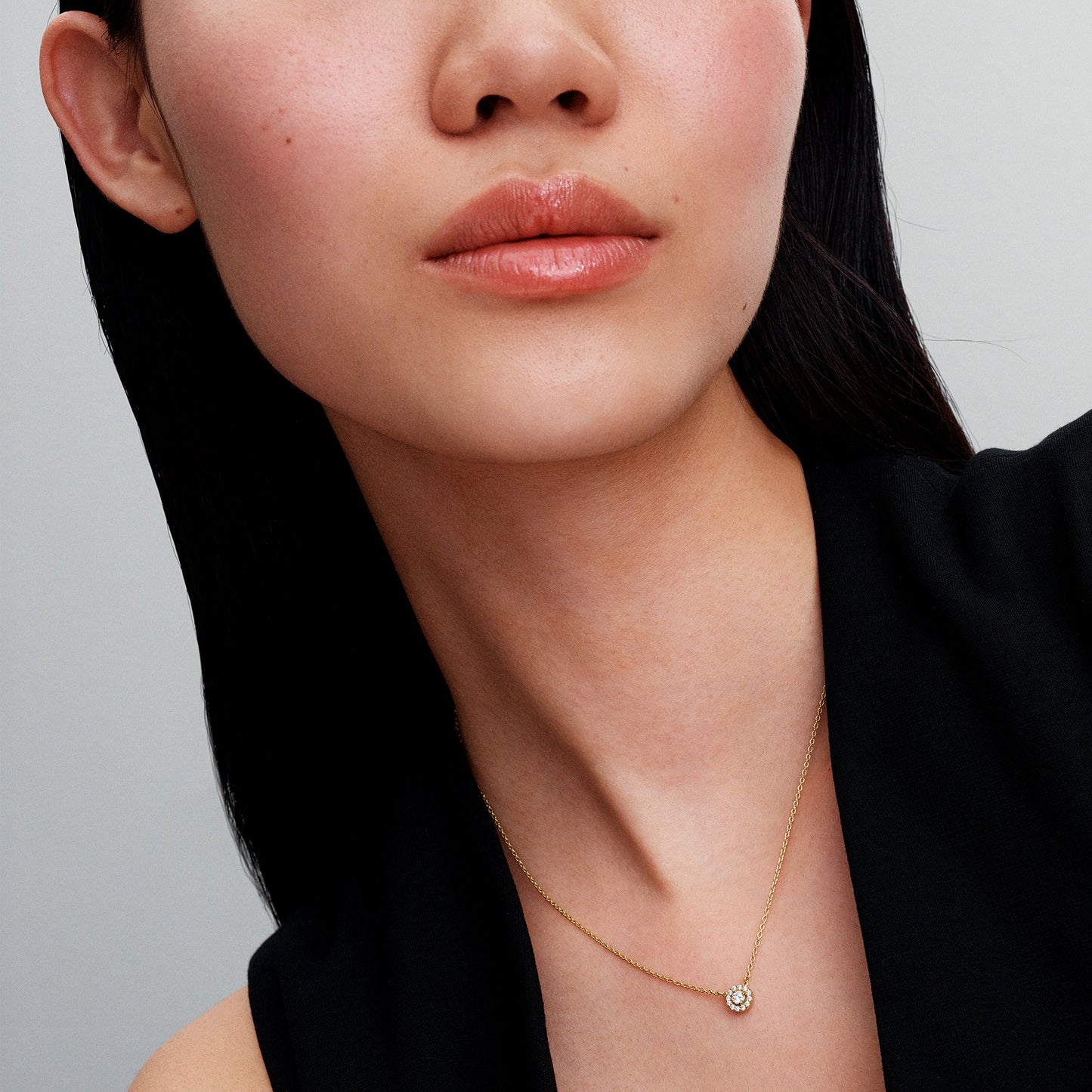 Round Pavé Halo Pendant Necklace Premium Fashion Jewelry Gift Collection