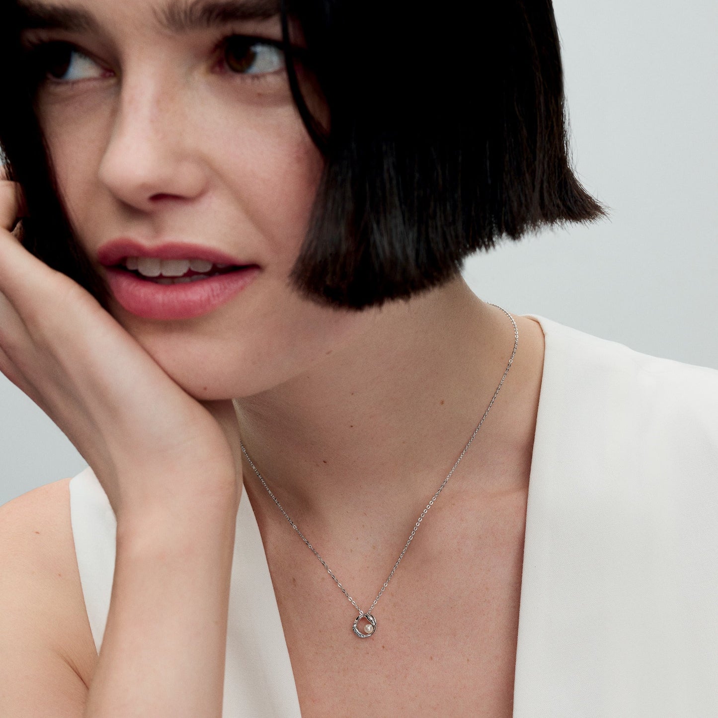 Organically Shaped Pavé Circle & Treated Freshwater Cultured Pearl Collier Necklace Premium Fashion Jewelry Gift Collection