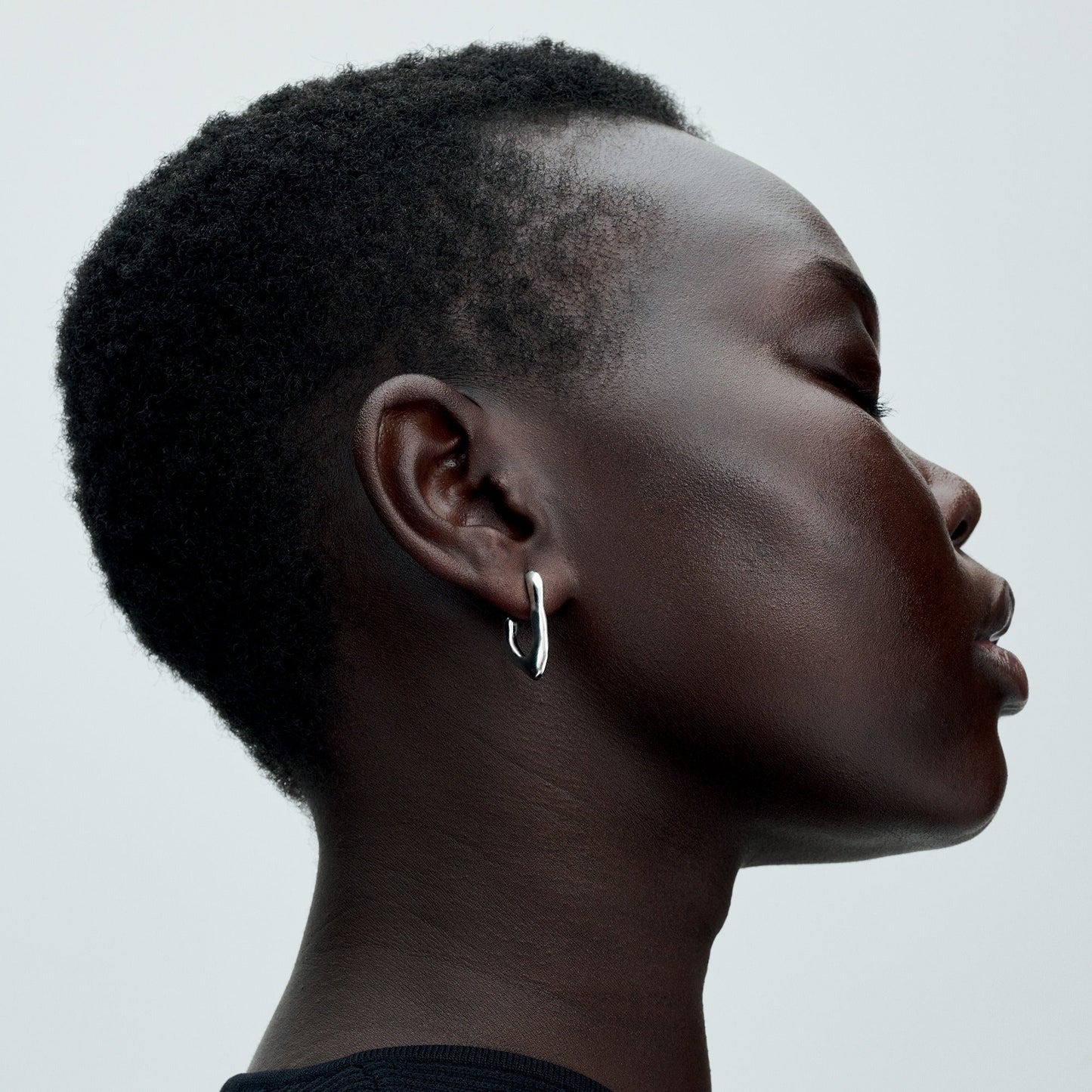Organically V-shaped Open Hoop Earrings Popular Style Premium Collection