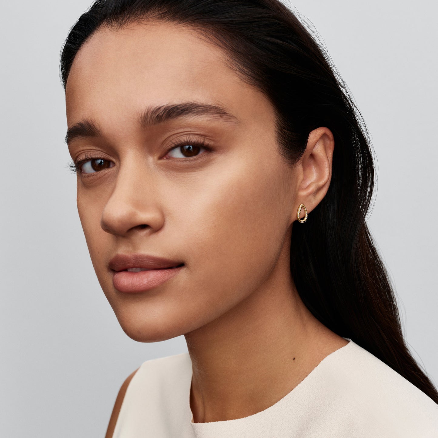 Organically Shaped Stone-Set Oval Stud Earrings Popular Style Premium Collection
